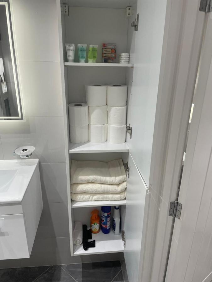 One Bedroom Apartment Goodmayes Extérieur photo